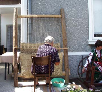 Женщины за работой